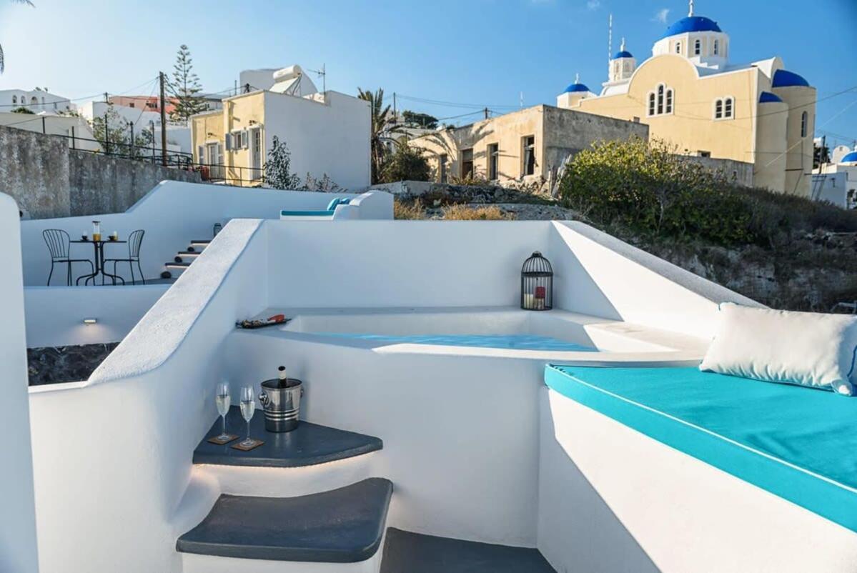 Santorini Traditional Apt With Private Hot Tub Lejlighed Fira  Eksteriør billede