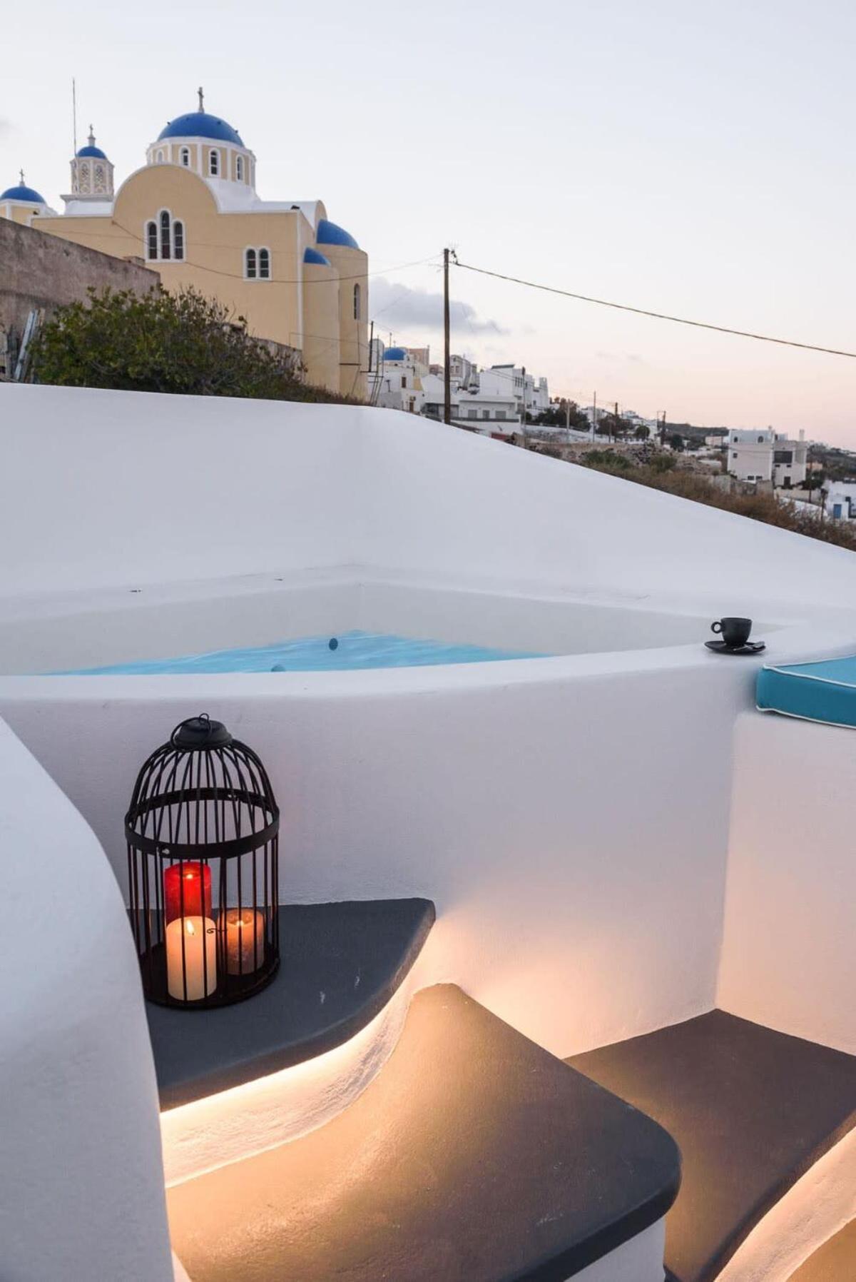 Santorini Traditional Apt With Private Hot Tub Lejlighed Fira  Eksteriør billede